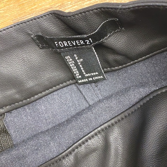 Vegan leather skirt - Picture 7 of 11